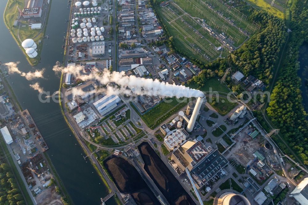 Aerial image Karlsruhe - Power plants and exhaust towers of coal power station EnBW Energie Baden-Wuerttemberg AG, Rheinhafen-Dampfkraftwerk Karlsruhe in the district Daxlanden in Karlsruhe in the state Baden-Wurttemberg, Germany