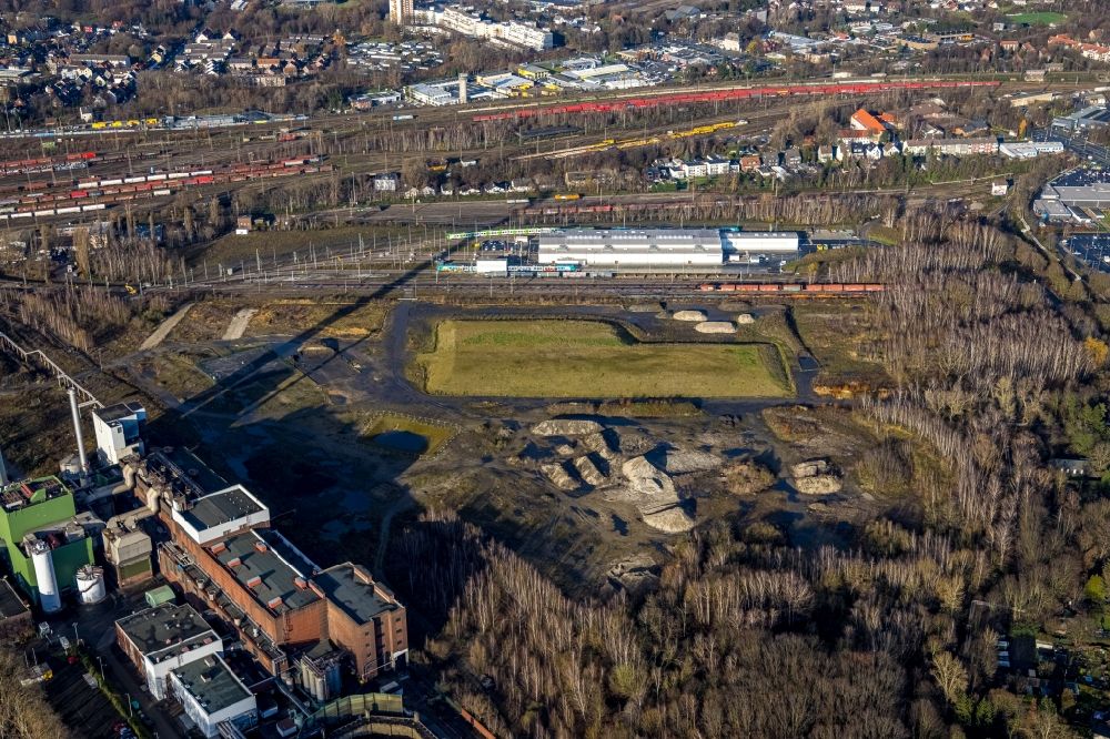 Herne from the bird's eye view: Power plant of the coal thermal power station Shamrock on site of the former mining pit Shamrock and railway depot and repair shop for maintenance in the Wanne-Eickel part of Herne in the state of North Rhine-Westphalia