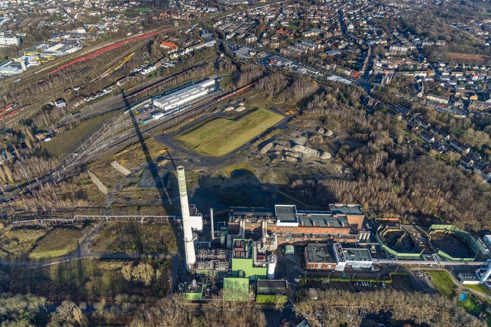 Herne from above - Power plant of the coal thermal power station Shamrock on site of the former mining pit Shamrock and railway depot and repair shop for maintenance in the Wanne-Eickel part of Herne in the state of North Rhine-Westphalia