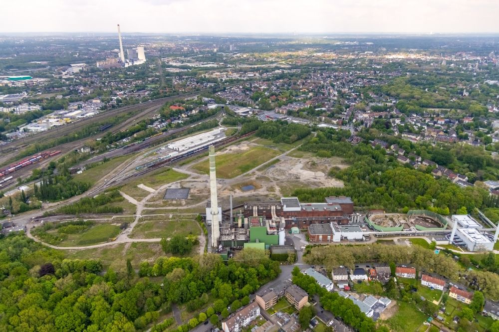 Herne from above - Power plant of the coal thermal power station Shamrock on site of the former mining pit Shamrock and railway depot and repair shop for maintenance in the Wanne-Eickel part of Herne at Ruhrgebiet in the state of North Rhine-Westphalia