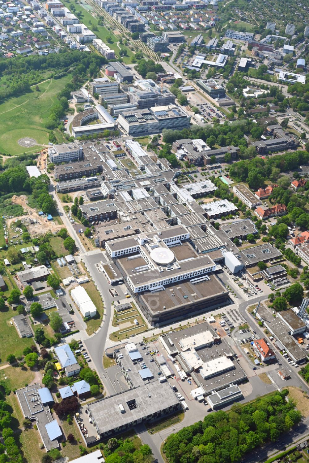 Aerial image Lübeck - Construction site for a new extension to the hospital grounds UKSH Universitaetsklinikum Schleswig-Holstein in the district St. Juergen in Luebeck in the state Schleswig-Holstein, Germany