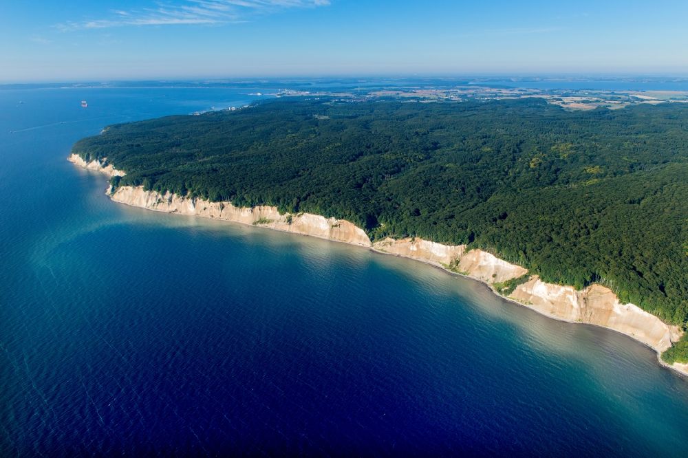 Sassnitz from the bird's eye view: The chalk cliff in the national park Jasmund on the Baltic sea coast in Sassnitz in the state Mecklenburg - Western Pomerania. The Koenigsstuhl belongs to the UNESCO World Heritage