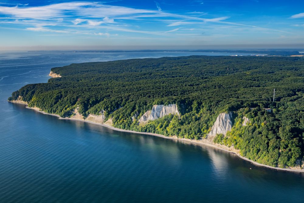 Aerial photograph Stubbenkammer - Wooded chalk cliffs and cliff landscape in the Jasmund National Park on the cliffs on the Baltic Sea in Stubbenkammer on the island of Ruegen in the state Mecklenburg-West Pomerania, Germany
