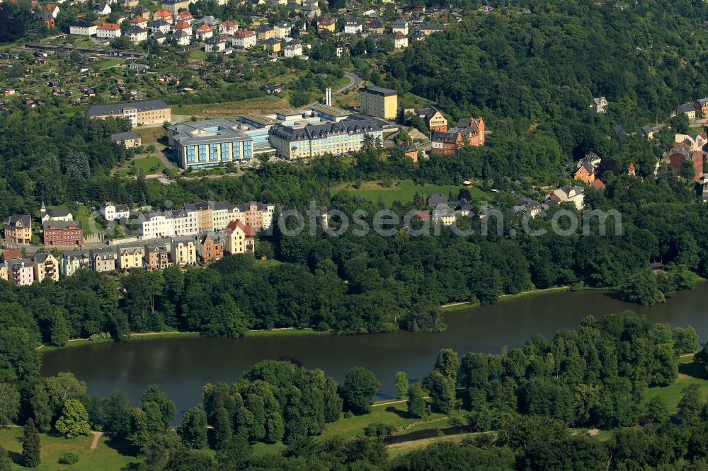 Aerial image Greiz - The district hospital Greiz in Thuringia is on the Wichmannstrasse on a hill overlooking the Binsen pond. The hospital complex of a functional building and the newly built bed house and the main house lovingly restored former corresponds to the latest scientific and medical standards