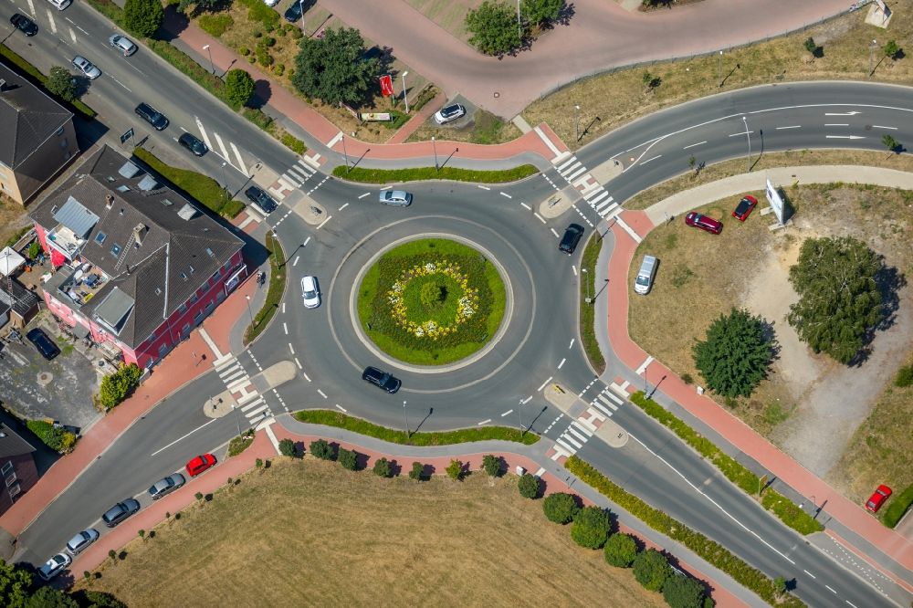 Aerial photograph Dorsten - Traffic management of the roundabout road of Halterner Strasse - Joachimstrasse in the district Hervest in Dorsten in the state North Rhine-Westphalia, Germany