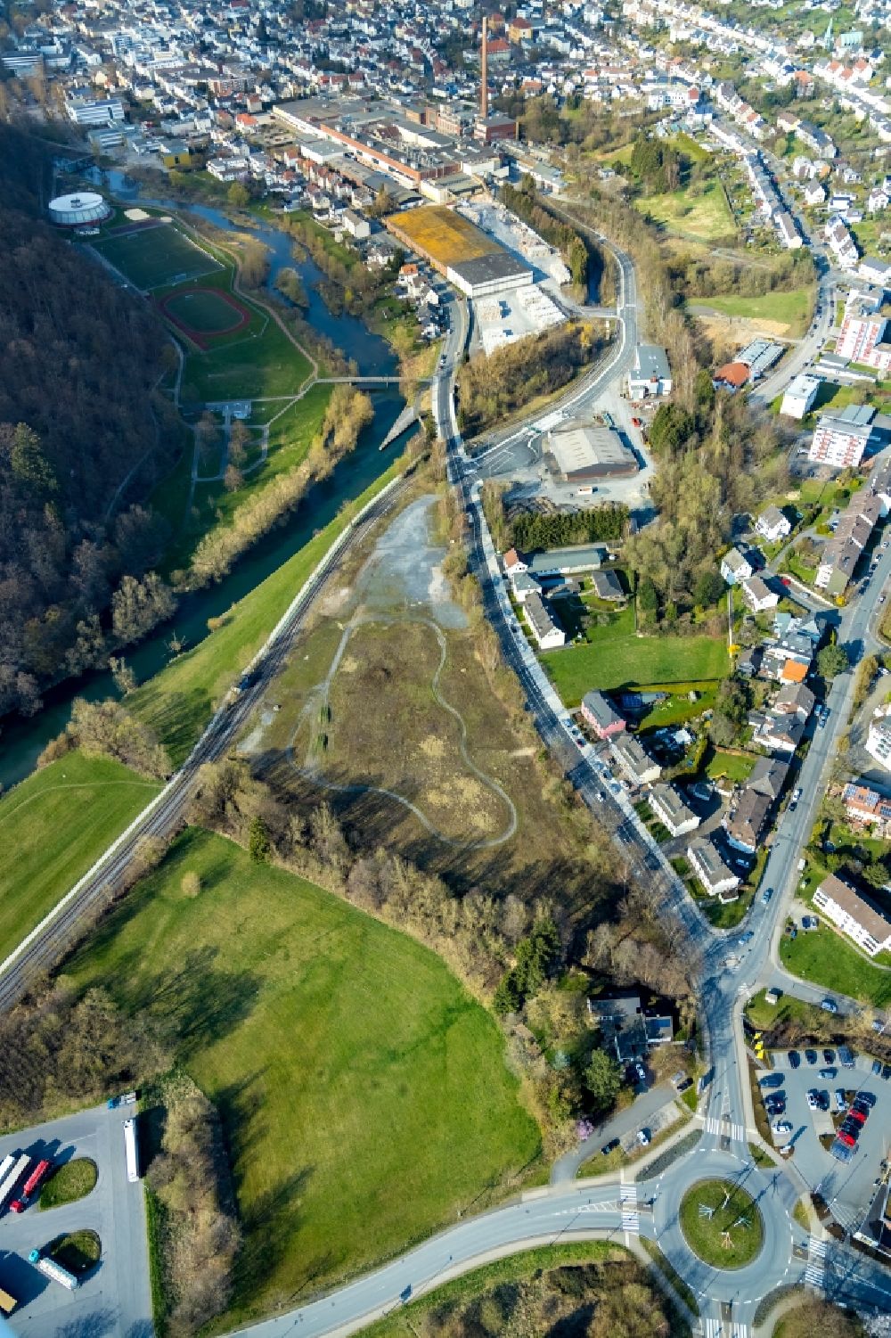 Aerial image Arnsberg - Traffic management of the roundabout road Altes Feld in the district Wennigloh in Arnsberg in the state North Rhine-Westphalia, Germany