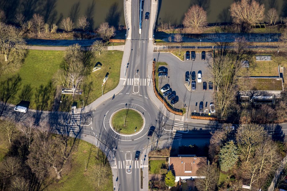 Lünen from above - Traffic management of the roundabout road at the Graf-Adolf-Strasse and the Marie-Juchacz-Strasse in Luenen in the state North Rhine-Westphalia, Germany