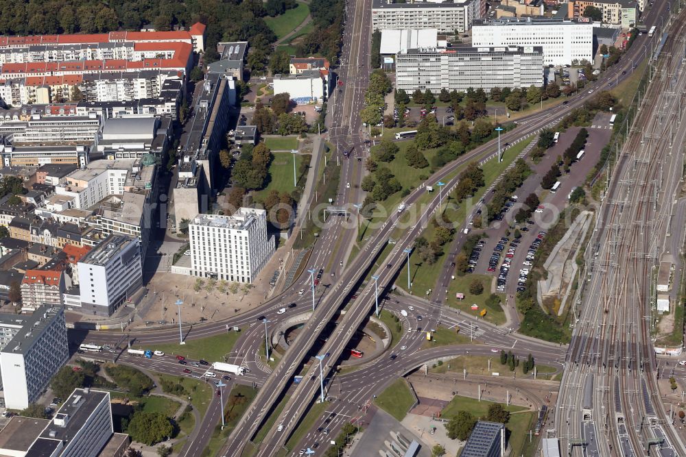 Aerial photograph Halle (Saale) - Traffic management of the roundabout road federal street B6 und B80 on Riebeckplatz in Halle (Saale) in the state Saxony-Anhalt