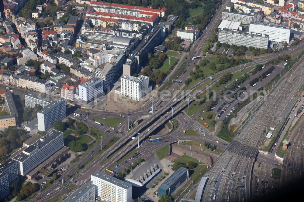 Halle (Saale) from the bird's eye view: Traffic management of the roundabout road federal street B6 und B80 on Riebeckplatz in Halle (Saale) in the state Saxony-Anhalt