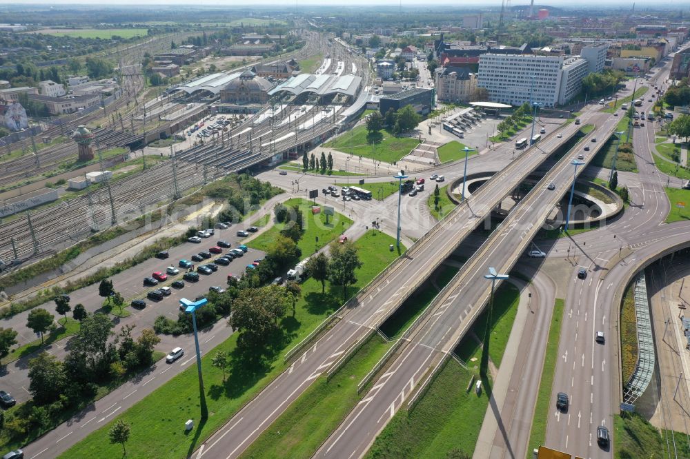 Aerial photograph Halle (Saale) - Traffic management of the roundabout road federal street B6 und B80 on Riebeckplatz in Halle (Saale) in the state Saxony-Anhalt