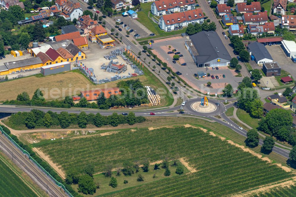 Kenzingen from the bird's eye view: Traffic management of the roundabout road on Bundesstrasse 3 in Kenzingen in the state Baden-Wuerttemberg, Germany
