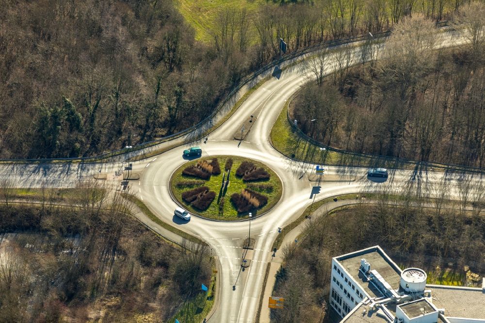 Aerial photograph Bönen - Traffic management of the roundabout road of Edisonstrasse - Rhynerner Strasse - Hagenweg in Boenen in the state North Rhine-Westphalia, Germany