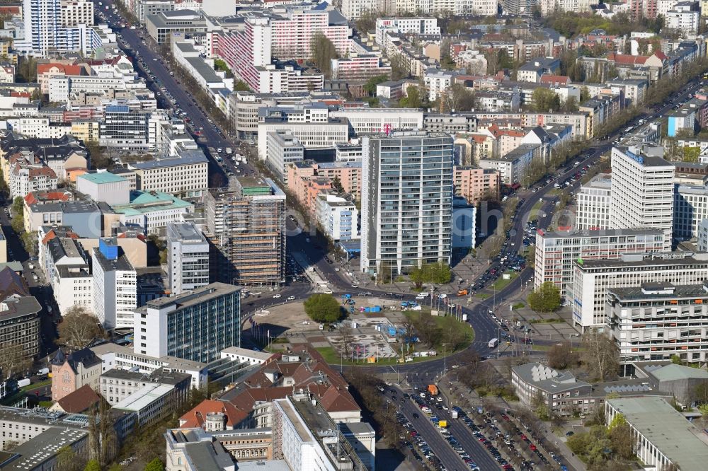 Berlin from the bird's eye view: Traffic management of the roundabout road Ernst-Reuter-Platz in the district Charlottenburg in Berlin, Germany