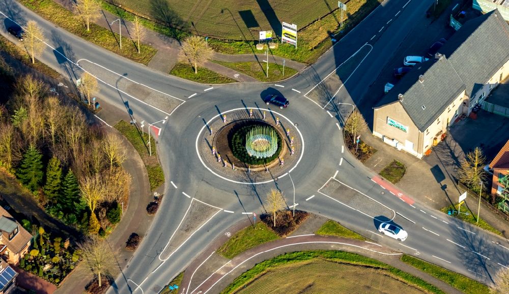 Hamm from the bird's eye view: Traffic management of the roundabout road Frielicker Weg - Vogelstrasse - Ahlener Strasse in the district Heessen in Hamm in the state North Rhine-Westphalia, Germany