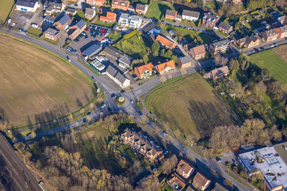 Aerial image Hamm - Traffic management of the roundabout road Frielicker Weg - Vogelstrasse - Ahlener Strasse in the district Heessen in Hamm in the state North Rhine-Westphalia, Germany