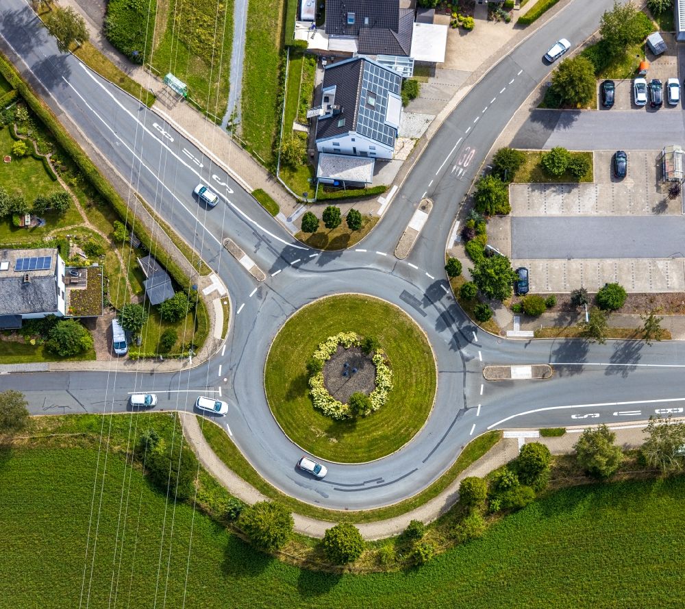 Aerial image Meschede - Traffic management of the roundabout road on Galilaeaer Weg - Hueckeler Hoehe - Breslauer Strasse in the district Enste in Meschede in the state North Rhine-Westphalia, Germany