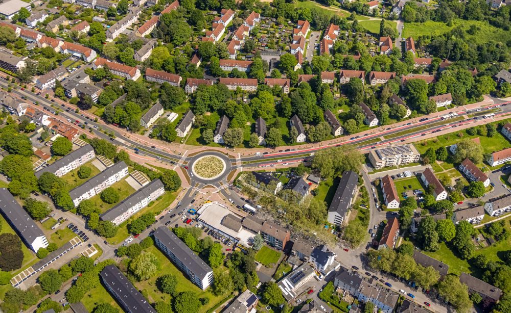 Aerial image Gladbeck - Traffic management of the roundabout road on street Wiesmannstrasse in the district Brauck in Gladbeck at Ruhrgebiet in the state North Rhine-Westphalia, Germany