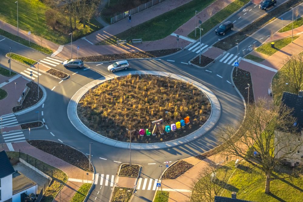 Aerial photograph Gladbeck - Traffic management of the roundabout road on street Wiesmannstrasse in the district Brauck in Gladbeck at Ruhrgebiet in the state North Rhine-Westphalia, Germany