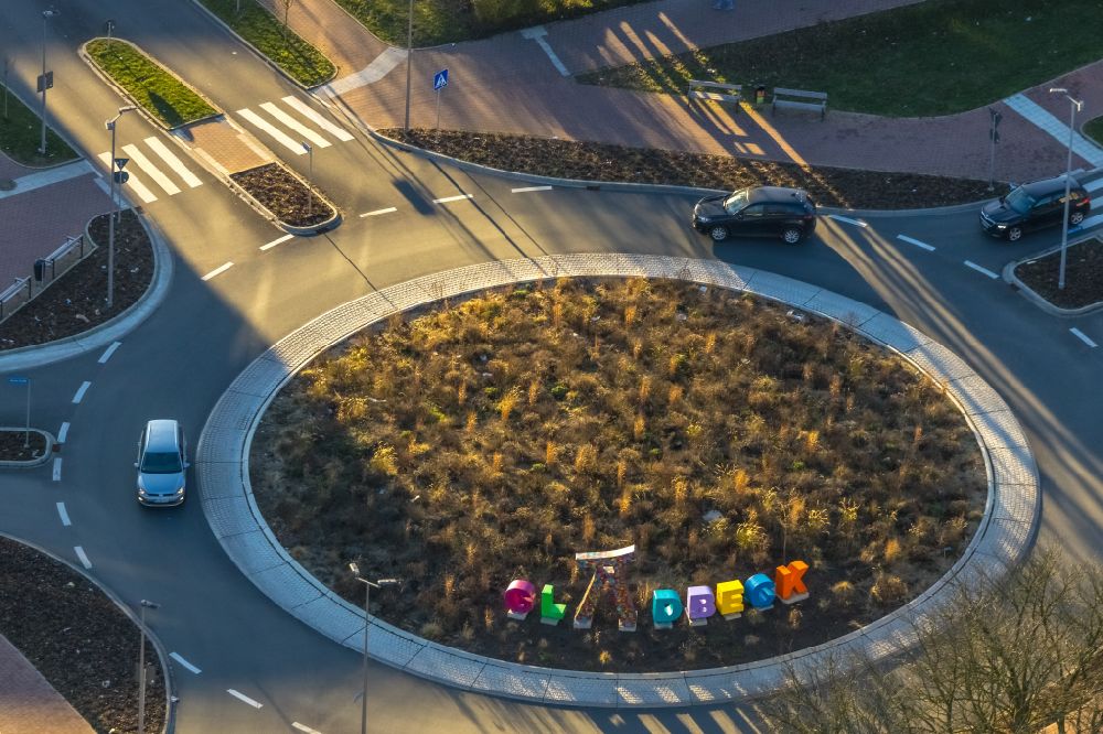 Gladbeck from the bird's eye view: Traffic management of the roundabout road on street Wiesmannstrasse in the district Brauck in Gladbeck at Ruhrgebiet in the state North Rhine-Westphalia, Germany