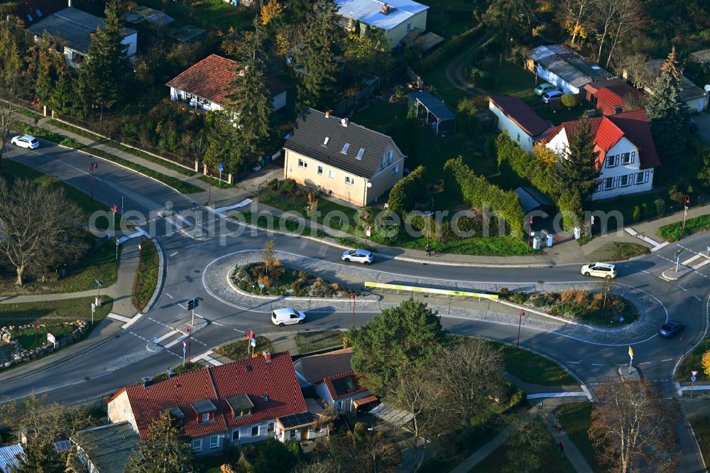 Neuenhagen from the bird's eye view: Traffic management of the roundabout road Hauptstrasse - Rudolf-Breitscheid-Allee - Carl-Schmaecke-Strasse in Neuenhagen in the state Brandenburg, Germany