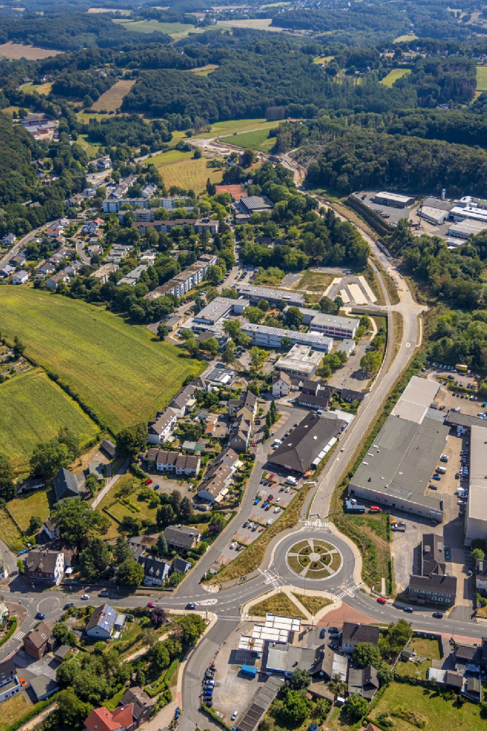 Sprockhövel from the bird's eye view: Traffic management of the roundabout road Hauptstrasse - Wuppertaler Strasse - Beisenbruchstrasse in Sprockhoevel in the state North Rhine-Westphalia, Germany
