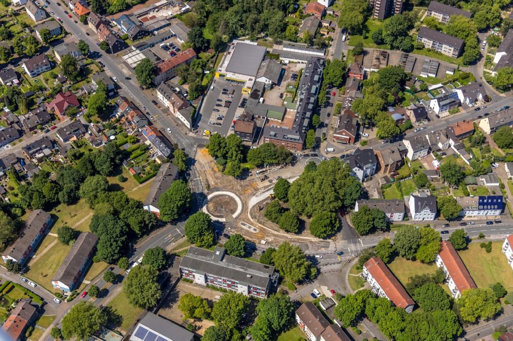 Aerial photograph Herne - Traffic management of the roundabout road Koenigstrasse, Dorneburger Strasse and Holsterhauser Strasse in the district Wanne-Eickel in Herne in the state North Rhine-Westphalia, Germany