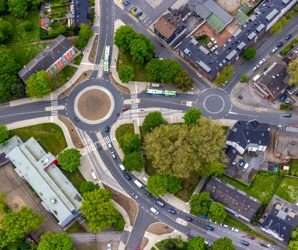 Herne from above - Traffic management of the roundabout road Koenigstrasse, Dorneburger Strasse and Holsterhauser Strasse in the district Wanne-Eickel in Herne in the state North Rhine-Westphalia, Germany