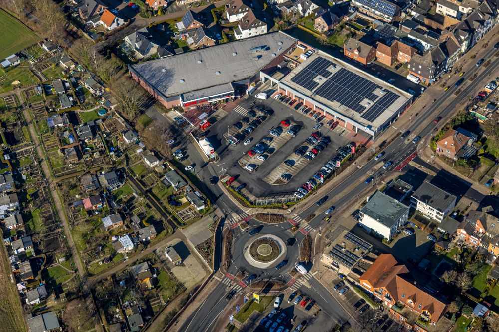 Aerial photograph Selm - Traffic management of the roundabout road Kreisstrasse - Alte Zechenbahn in Selm in the state North Rhine-Westphalia, Germany
