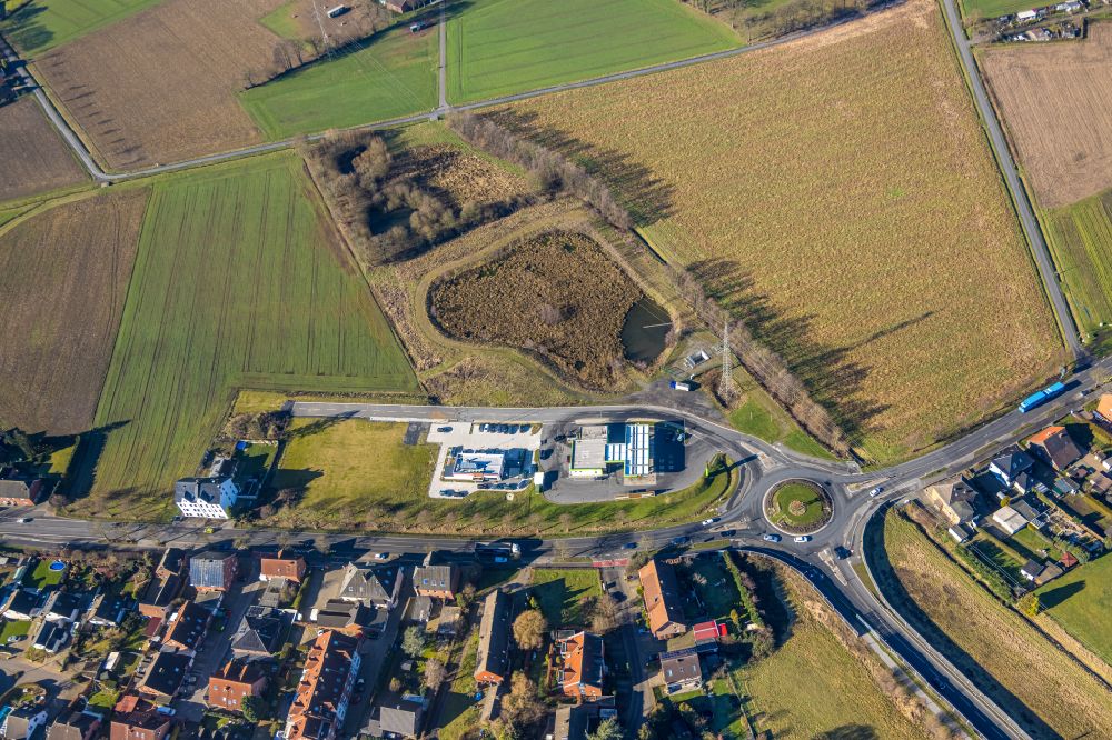 Aerial image Selm - Traffic management of the roundabout road on Kreisstrasse in Selm in the state North Rhine-Westphalia, Germany