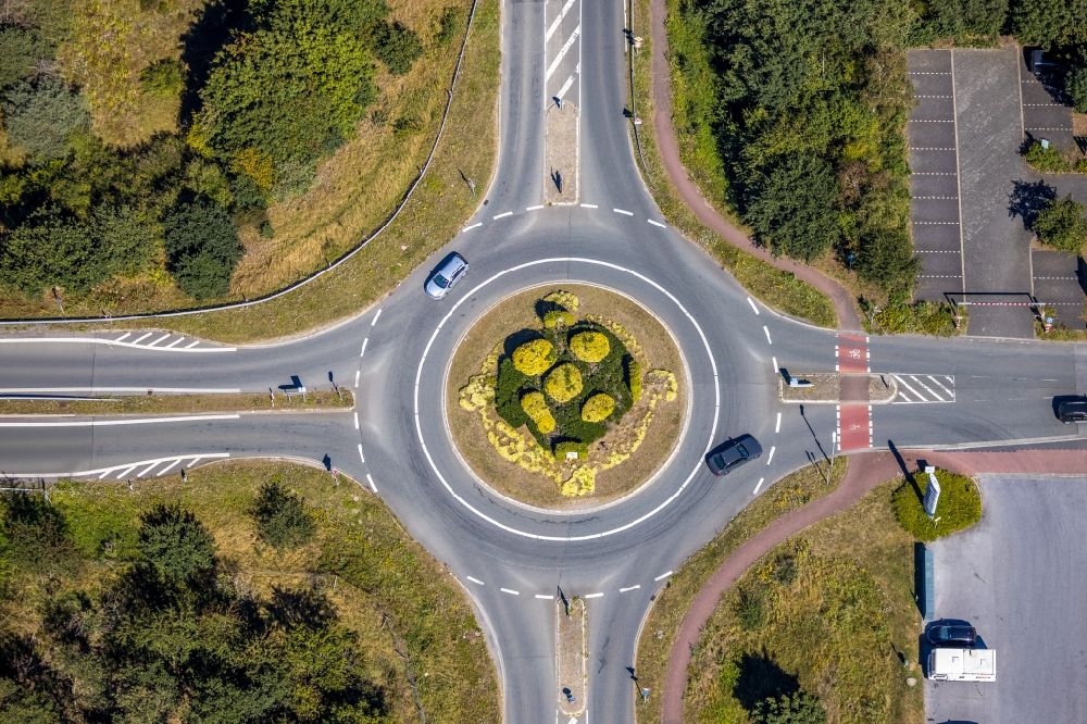 Aerial image Dorsten - Traffic management of the roundabout road auf of Lembecker Strasse in Dorsten in the state North Rhine-Westphalia, Germany
