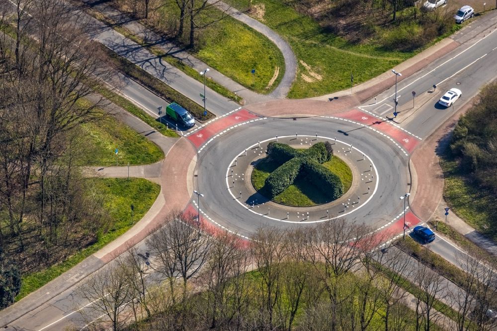 Aerial photograph Wesel - Traffic management of the roundabout road Nordstrasse - Gruenstrasse in Wesel in the state North Rhine-Westphalia, Germany