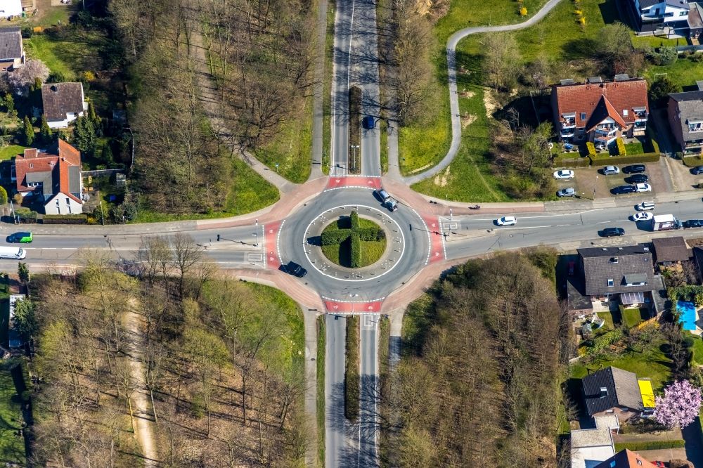 Wesel from the bird's eye view: Traffic management of the roundabout road Nordstrasse - Gruenstrasse in Wesel in the state North Rhine-Westphalia, Germany