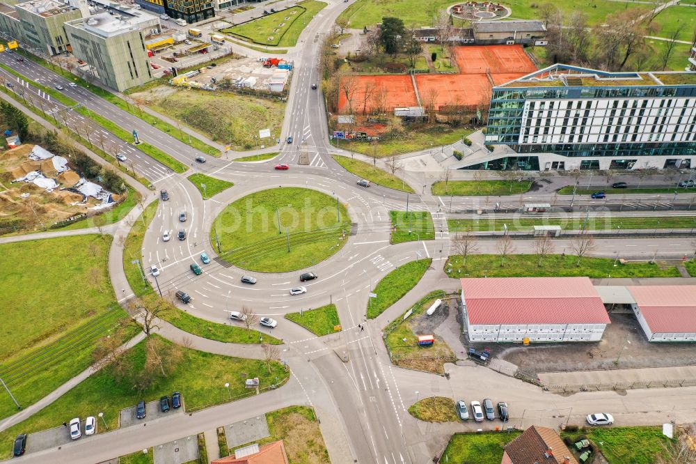 Aerial photograph Karlsruhe - Traffic management of the roundabout road Oststadtkreisel on Ludwig-Erhard-Strasse - Wolfahrtsweierer Strasse in Karlsruhe in the state Baden-Wurttemberg, Germany