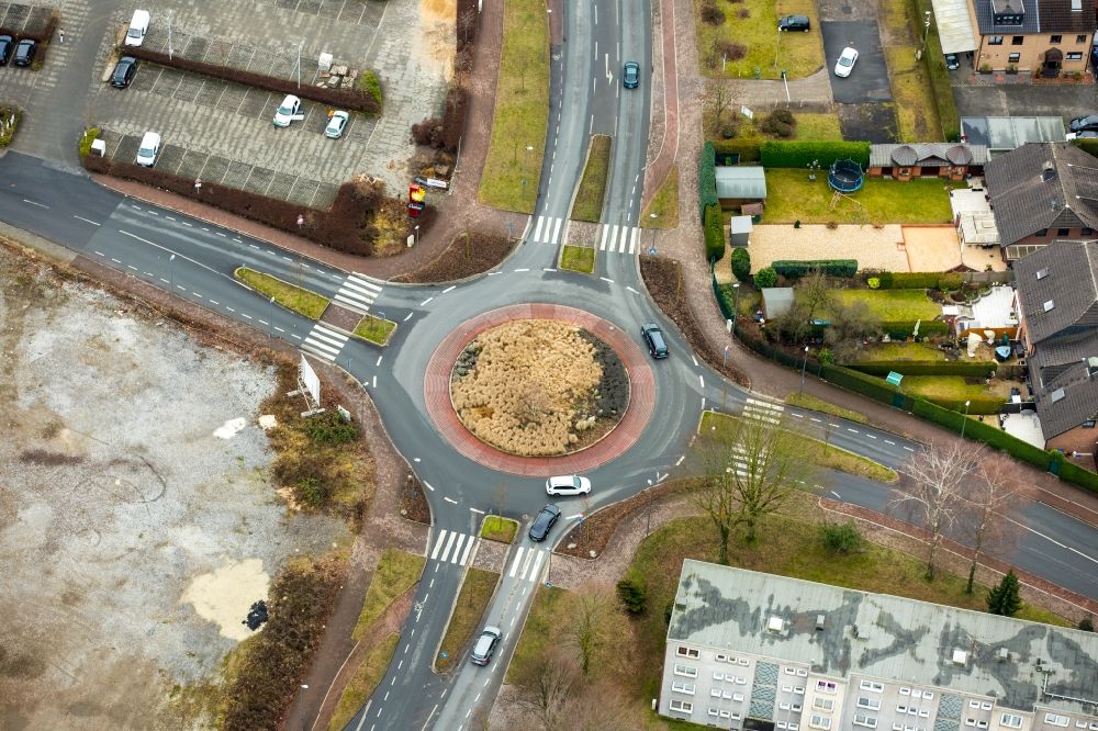 Aerial photograph Gladbeck - Traffic management of the roundabout road Rockwool street and Kamp street in the district Rentfort in Gladbeck in the state North Rhine-Westphalia