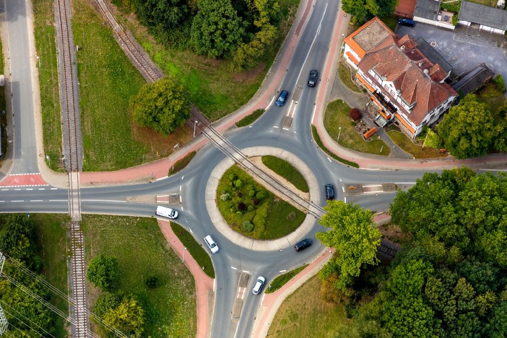 Aerial image Werne - Traffic management of the roundabout road of the Sandbochumer Weg and the Hammer Str. in Werne in the state North Rhine-Westphalia, Germany