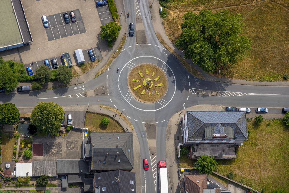 Aerial photograph Castrop-Rauxel - Traffic management of the roundabout road Schwarzer Weg - Wartburg-Stiftung Eisenachstrasse in the district Habinghorst in Castrop-Rauxel at Ruhrgebiet in the state North Rhine-Westphalia, Germany