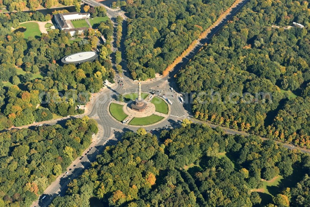 Aerial image Berlin - Traffic management of the roundabout road at the Victory Column - Big Star in the park area of the Tiergarten in Berlin in Germany