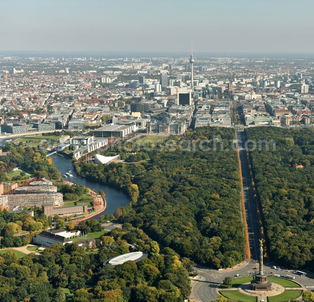 Aerial image Berlin - Traffic management of the roundabout road at the Victory Column - Big Star in the park area of the Tiergarten in Berlin in Germany