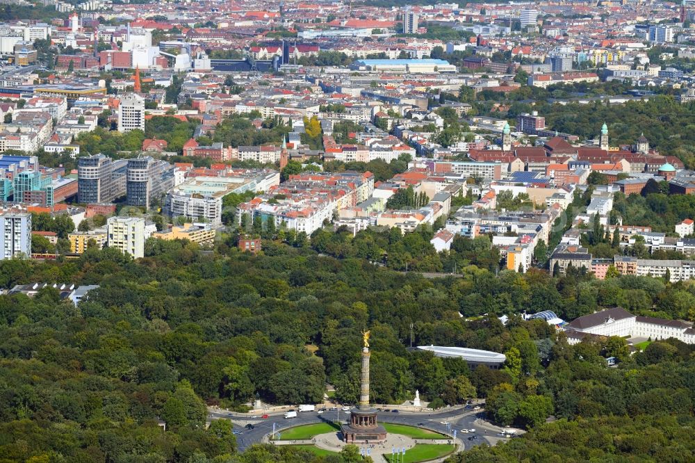 Berlin from the bird's eye view: Traffic management of the roundabout road at the Victory Column - Big Star in the park area of the Tiergarten in Berlin in Germany