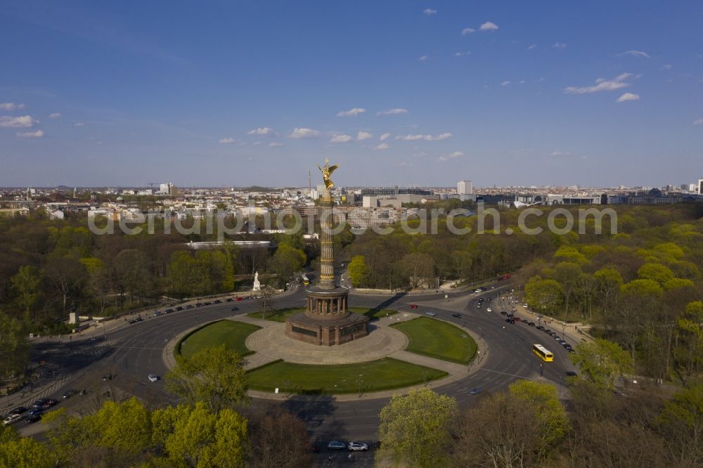 Aerial image Berlin - Roundabout road at the Victory Column - Big Star in the park area of the Tiergarten in Berlin in Germany