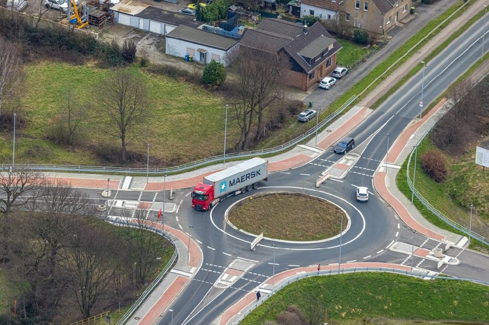Aerial image Oberhausen - Traffic management of the roundabout road Von-Trotha-Strasse - Weierstrasse in Oberhausen at Ruhrgebiet in the state North Rhine-Westphalia, Germany