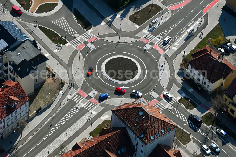 Aerial photograph Dessau - Traffic management of the roundabout road Wolfgangstrasse - Albrechtplatz - Albrechtstrasse - Kurt-Weill-Strasse in Dessau in the state Saxony-Anhalt, Germany