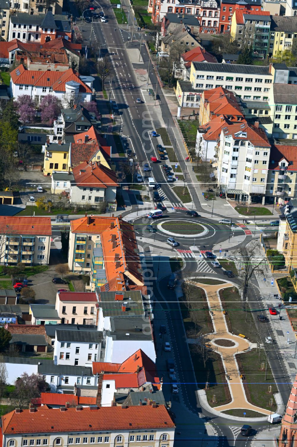 Dessau from the bird's eye view: Traffic management of the roundabout road Wolfgangstrasse - Albrechtplatz - Albrechtstrasse - Kurt-Weill-Strasse in Dessau in the state Saxony-Anhalt, Germany