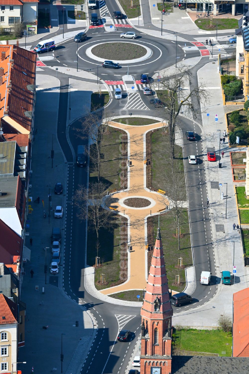 Aerial image Dessau - Traffic management of the roundabout road Wolfgangstrasse - Albrechtplatz - Albrechtstrasse - Kurt-Weill-Strasse in Dessau in the state Saxony-Anhalt, Germany