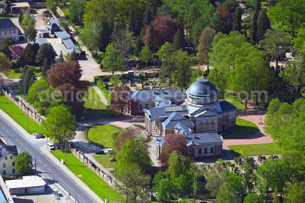 Aerial image Dresden - Crematory and funeral hall for burial in the grounds of the cemetery Johannisfriedhof in the district Tolkewitz in Dresden in the state Saxony, Germany