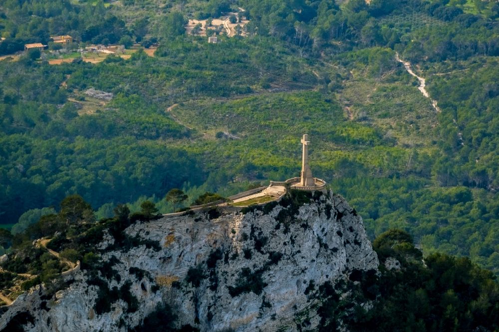 Aerial photograph Felanitx - Cross structure as a symbol of Christian faith and religion Creu de Sant Salvador in Felanitx in Felanitx in Balearische Insel Mallorca, Spain