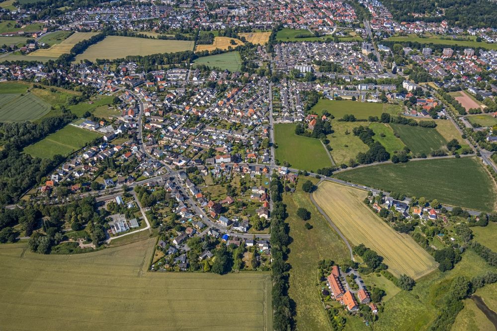 Aerial photograph Hamm - Road over the crossroads Birkenallee - Soester Strasse in the single-family housing estate district Braam-Ostwennemar in Hamm in the state North Rhine-Westphalia, Germany