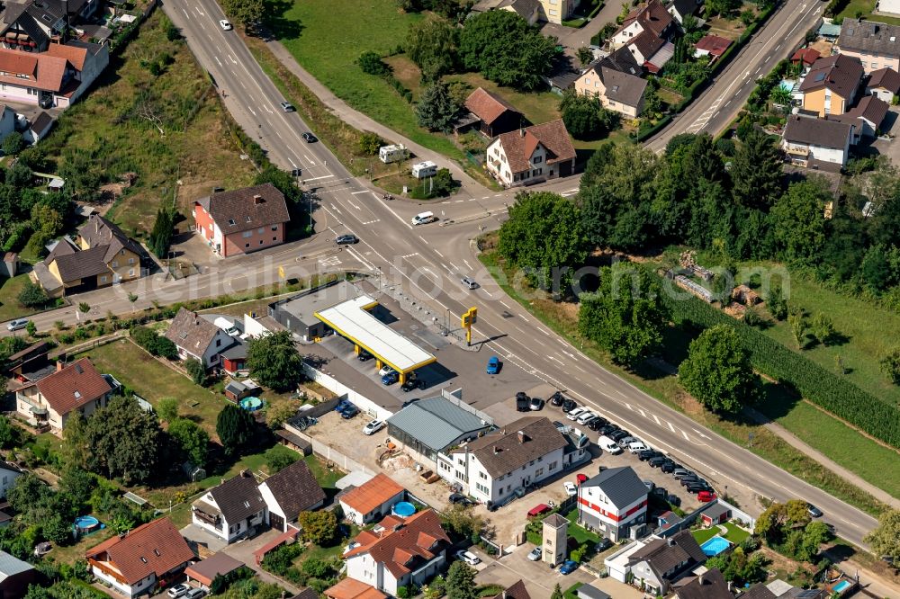 Altdorf from the bird's eye view: Road over the crossroads Bandesstrasse 3 and Orschweierer Strasse in Altdorf in the state Baden-Wuerttemberg, Germany
