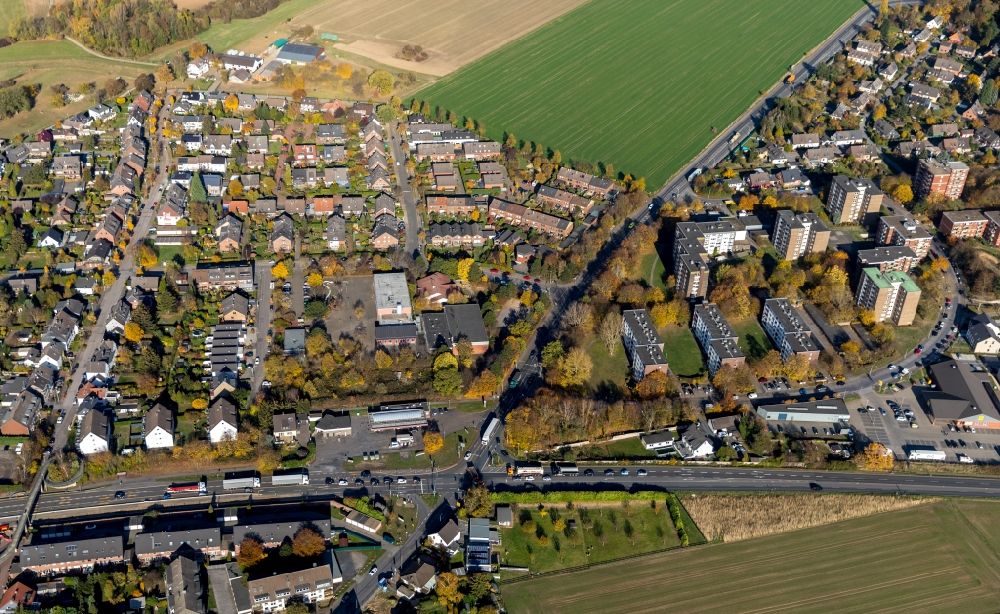Aerial photograph Duisburg - Road over the crossroads of Krefelof Strasse and of Uerdinger Strasse in the district Muendelheim in Duisburg in the state North Rhine-Westphalia, Germany