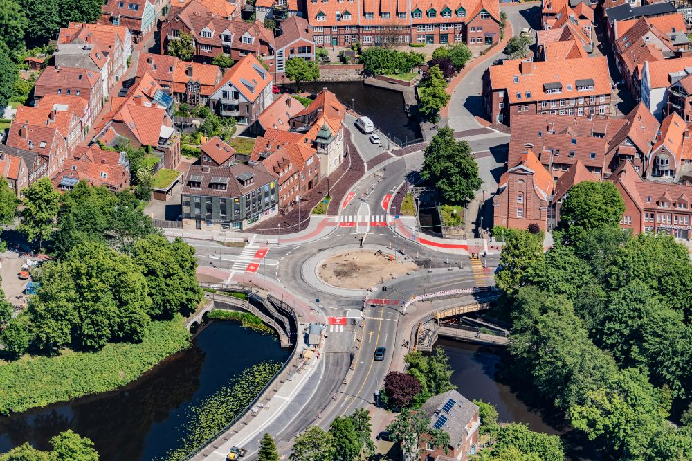 Aerial photograph Stade - Road over the crossroads Am Schiffertor in Stade in the state Lower Saxony, Germany